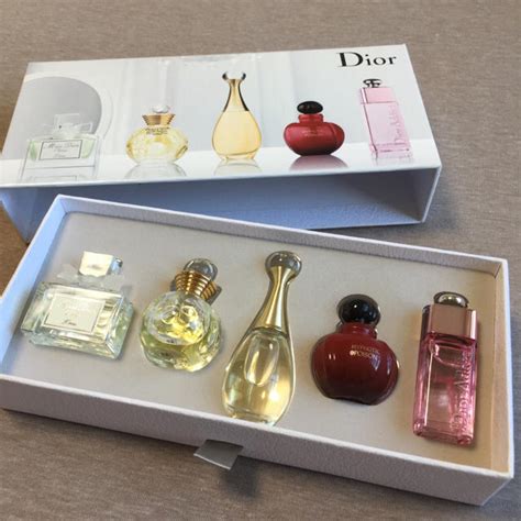 dior ミニ香水セット 2021|Diorミニ香水モンテーニュコフレのレビュー！小さすぎ？香りは.